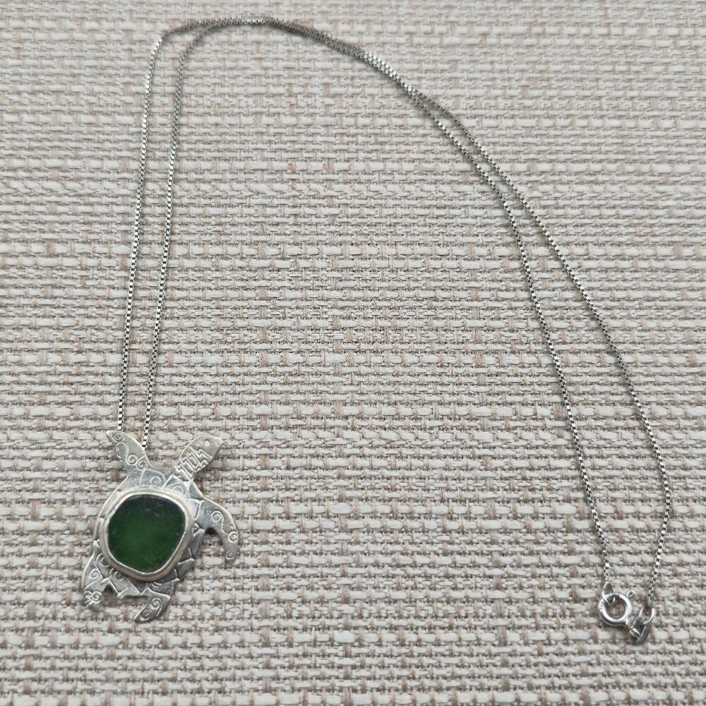 18 Inch Sterling Silver Green Sea Glass Turtle Pendant Necklace A6101 - Picture 1 of 7